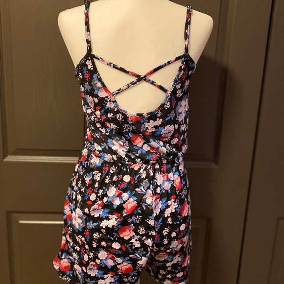 Romper - Picture 2 of 3